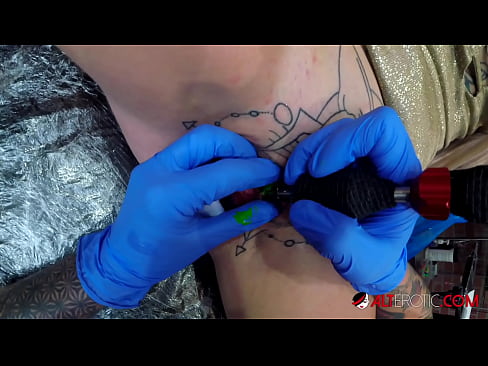 ❤️ Sully Savage, une chaudasse extrêmement tatouée, s'est fait tatouer le clitoris. ☑ Porno anal at us fr.hentaisun.ru